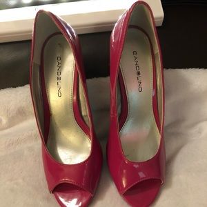 Hot👠 pink shoes size 6